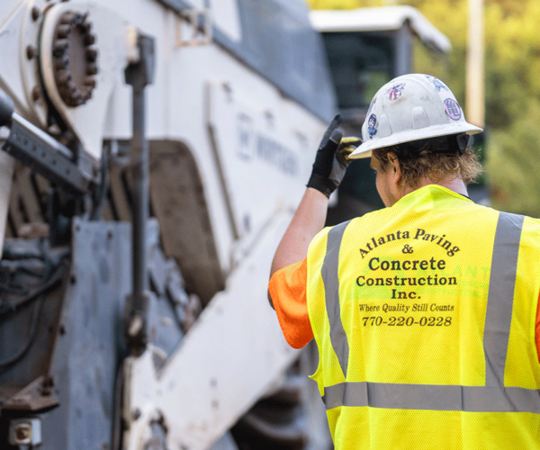 APCC, Employee guiding machine with hands, safety vest, hard hat, 23137_BUILDWITT_0371